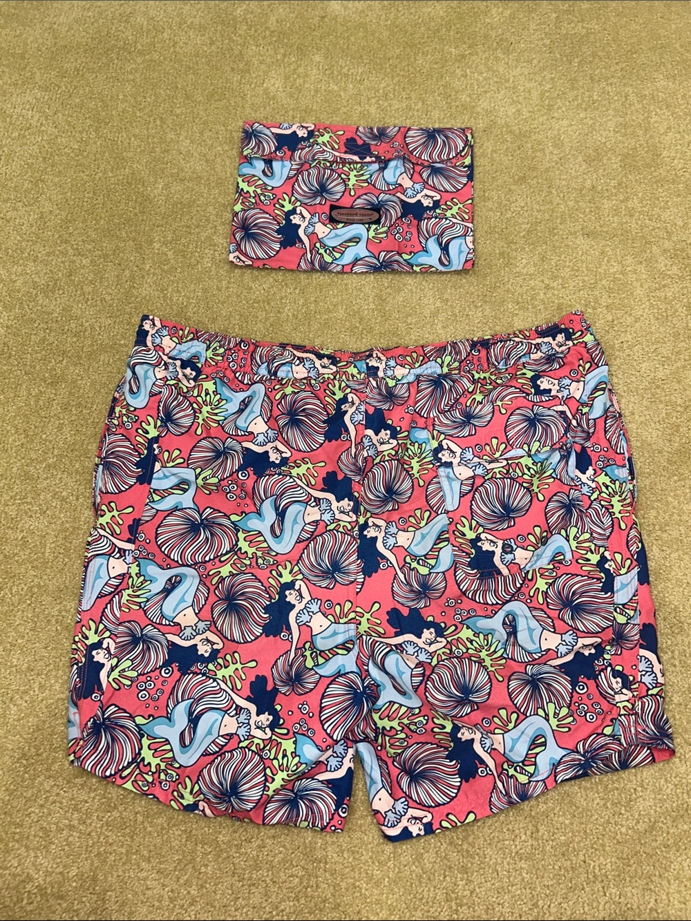 New Vineyard Vines Colorful Mermaid & Shell Print Swim Trunks and Pouch - Picture 10 of 15
